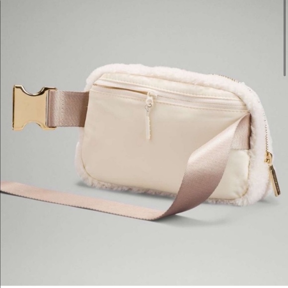 LULULEMON Everywhere Belt Bag - Picture 4 of 5